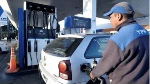 Por una actualización del impuesto a los combustibles, la nafta y el gasoil suben un 3%