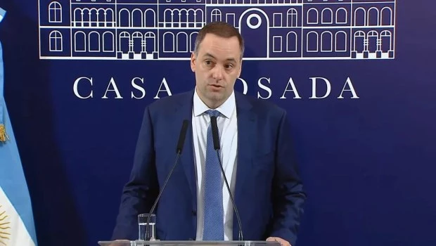 Adorni calificó el encuentro entre Macri y Milei como una reunión "de amigos" 