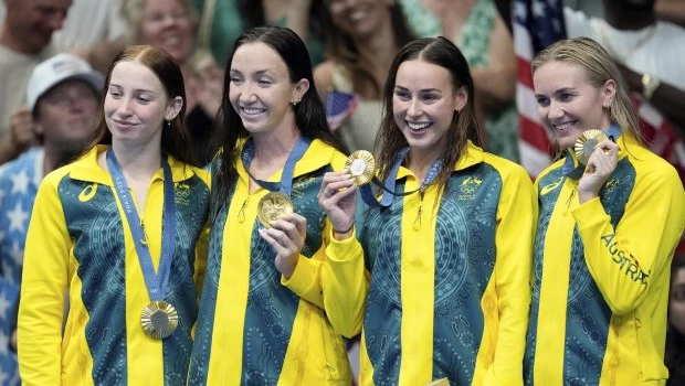 Titmus vuelve a brillar para guiar a Australia al oro en el relevo femenino de 4x200