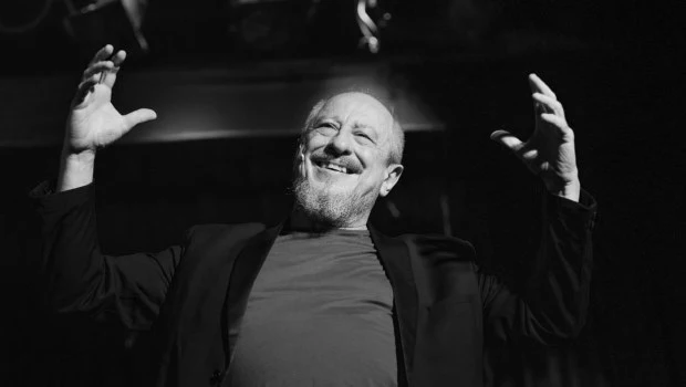 Aráoz hace gala de su versatilidad en ‘Máster Aráoz’, que a lo largo de este mes estará presentando en la sala Caras y Caretas.