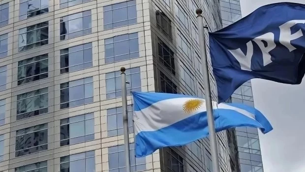 Juicio por YPF: el fondo buitre ahora quiere embargar activos de Aerolíneas, el BCRA y el Banco Nación