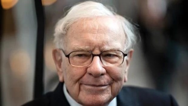 W. Buffett ignora sabiamente sus propios consejos