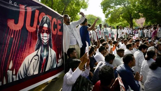 MIles de detenidos durante las protestas por la violación de una médica en India