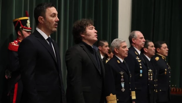 Milei llamó a "reconciliar" a la política con las Fuerzas Armadas y anticipó una "recomposición salarial" para militares