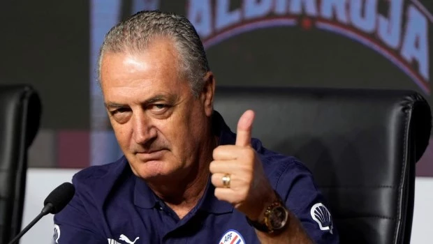 Presentan a Gustavo Alfaro como nuevo técnico de la selección de Paraguay