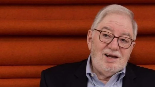 El ex director del FMI dice que "un ajuste es necesario" por la sobrevaluación del peso