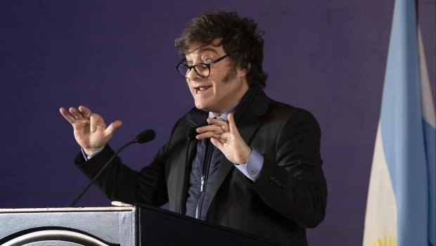 "Vergüenza es poco”, la reacción de Milei al nuevo video de Alberto Fernández y Tamara Pettinato