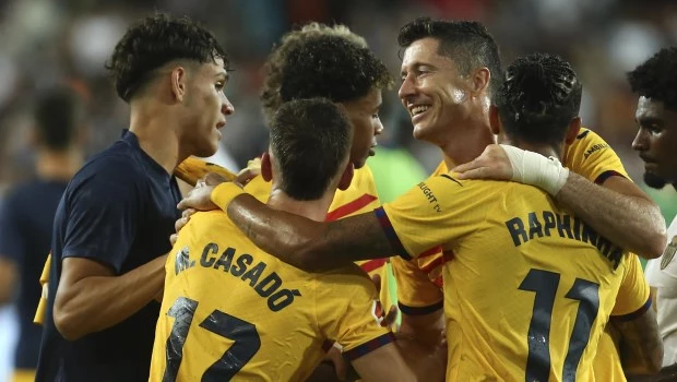 Barcelona se lo dio vuelta a Valencia con un doblete de Lewandowski