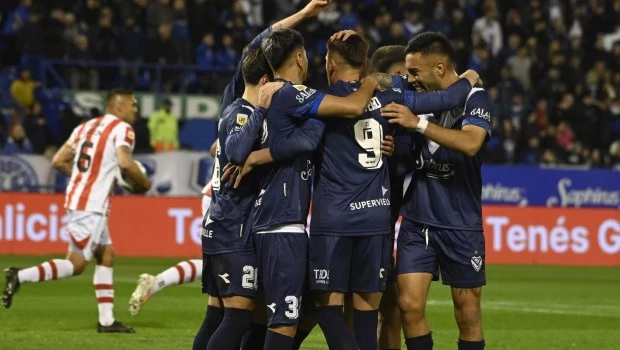Vélez le ganó a Instituto y es nuevo líder