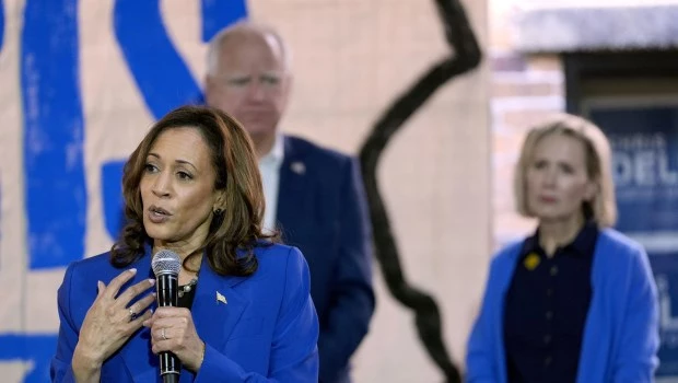 Kamala Harris aventaja ligeramente a Donald Trump, según varias encuestas