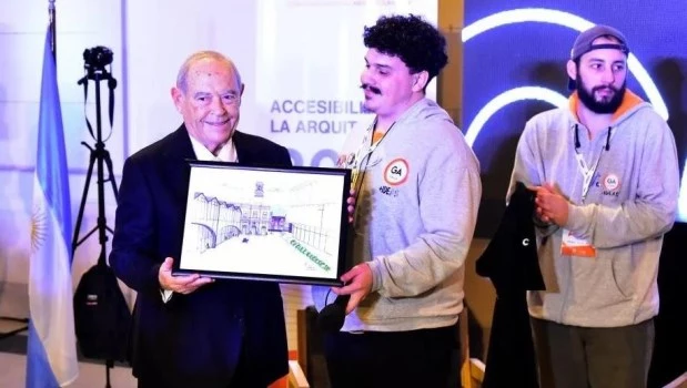 Durante el acto, los organizadores le agradecieron a Florencio Aldrey su aporte para que Mar del Plata sea conocida a nivel nacional e internacional.