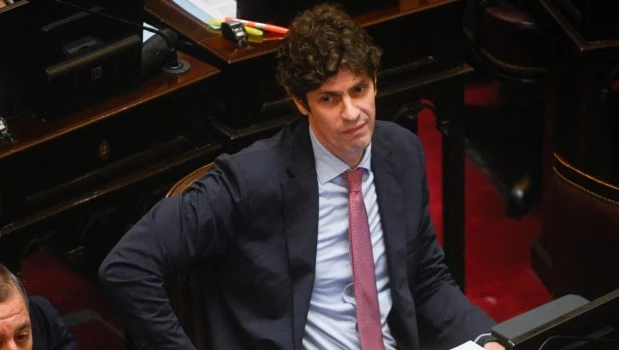 Lousteau hizo un pacto con el kirchnerismo y se quedó con la presidencia de la Bicameral de Inteligencia