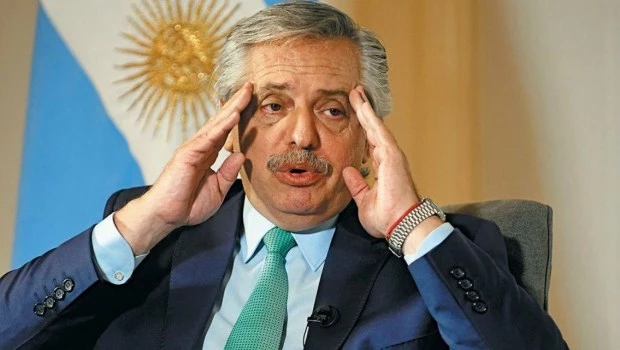 El Gobierno derogó el DNU de Alberto Fernández que permitió irregularidades en la contratación de seguros 