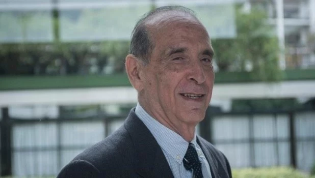 "Si devaluamos explota todo por los aires", advirtió Arriazu
