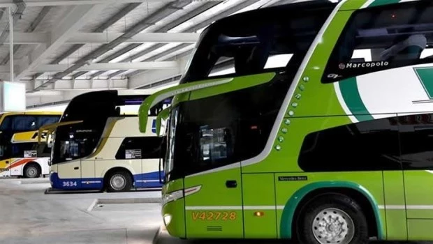 El Gobierno deja de exigir a los micros de larga distancia que cubran los riesgos de muerte e incapacidad de los pasajeros