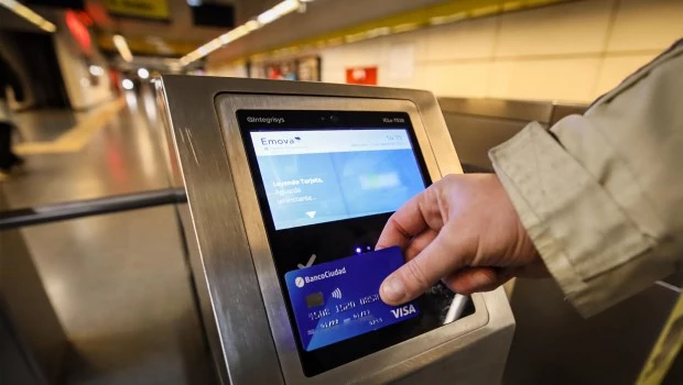 El subte se podrá pagar con celulares, tarjetas de crédito y débito