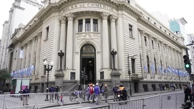 Hubo una amenaza de bomba en la Bolsa de Comercio de Rosario antes de la llegada de Milei