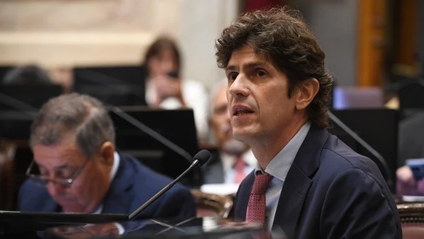 Lousteau le respondió a Milei: "Hay plata para todo, pero no hay 18.000 pesos para los jubilados"