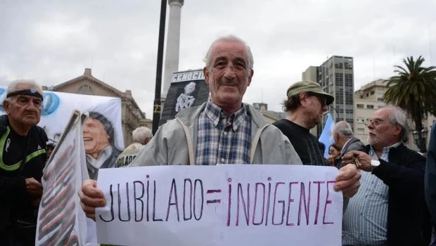 En medio de la discusión por la movilidad, 5 millones de jubilados están por debajo de la línea de pobreza