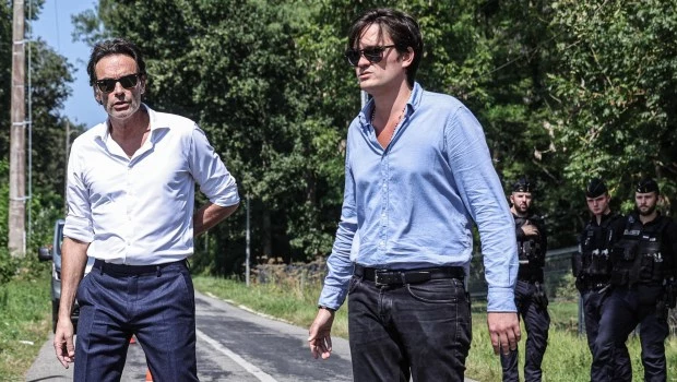 Anthony y Alain-Fabien, dos de los hijos del actor, llegan a la propiedad de su padre para asistir a las exequias.