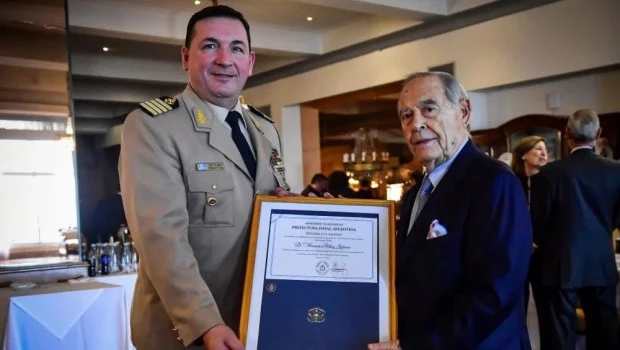 Florencio Aldrey fue galardonado en un almuerzo en el Salón Doré del Hermitage Hotel.