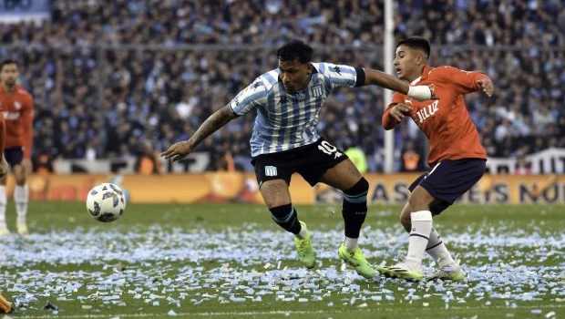 Racing no pudo aprovechar su superioridad numérica y empató con Independiente en el Cilindro