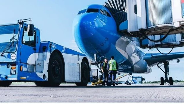 "El que no trabaja, no cobra", afirmó el Gobierno contra las cancelaciones de vuelos en Aerolíneas Argentinas