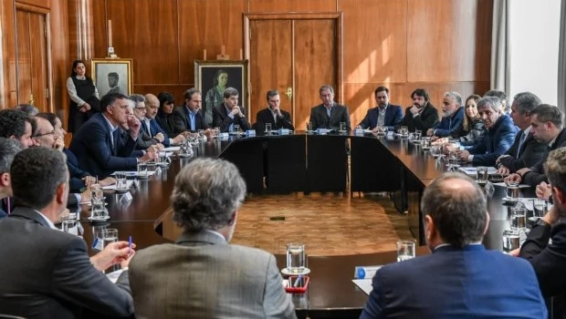 Caputo se reunió con aseguradoras con la expectativa de que el sector participe en proyectos del RIGI