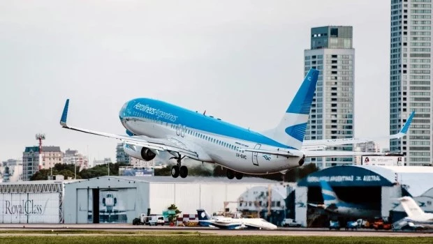 Por asambleas gremiales, Aerolíneas Argentinas reprograma vuelos internacionales y de cabotaje