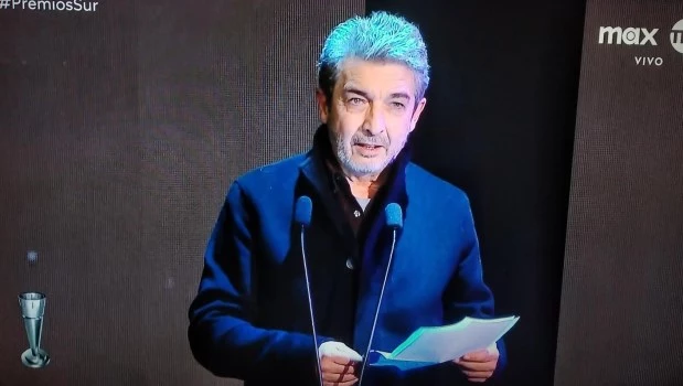 Aplaudido de pie por los presentes, Darín confió que dudó en ser merecedor del Premio de Honor y ofreció un discurso crítico con el Gobierno.