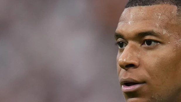 Hackearon las redes sociales de Mbappé: insultos a Messi, Israel y al Tottenham