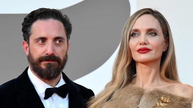 Larraín completa su trilogía de mujeres rotas por dentro