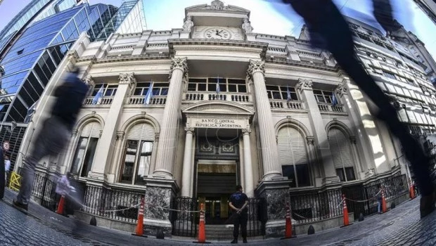 El Banco Central cerró agosto con la mayor venta de divisas desde la asunción de Milei: US$238 millones