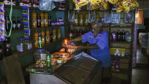 Caracas sufre un gran apagón y el gobierno de Maduro habla de "sabotaje"