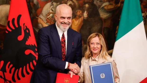 Tras postergaciones, Italia asegura que abrirá centros de retención de migrantes en Albania 