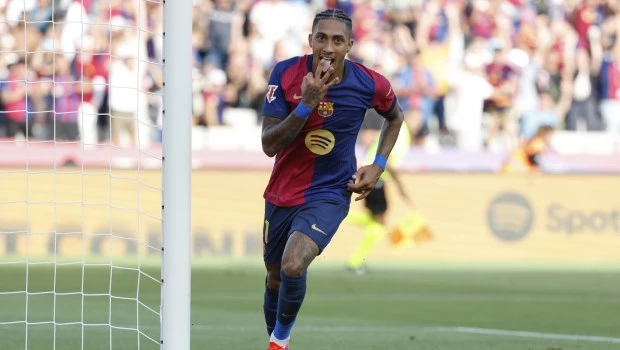 Barcelona aplastó a Valladolid con un “hat trick” de Raphinha