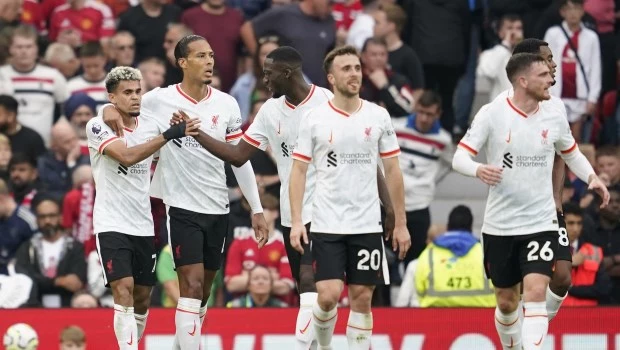 El Liverpool de Mac Allister le ganó con contundencia al Manchester United