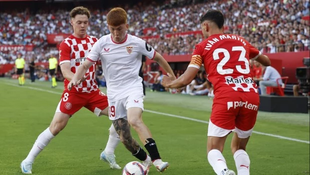 Girona se aprovechó de un Sevilla en crisis en el debut de Barco