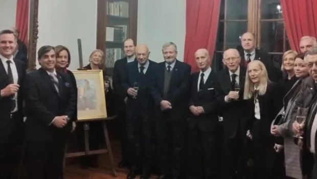 En uno de los salones del Círculo Italiano se realizó el encuentro para recordar la ilustre visita.