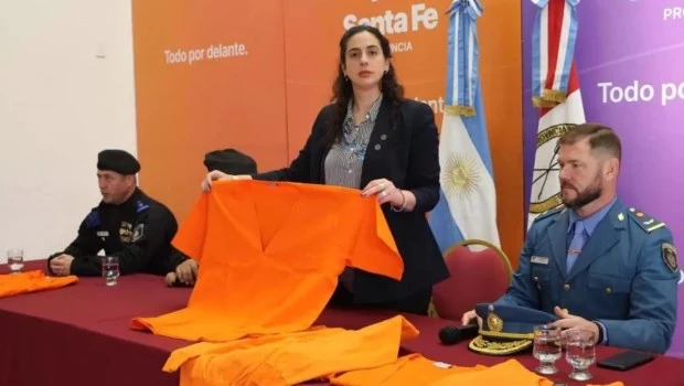 Más de 60 presos “de alto perfil” empiezan a usar uniforme naranja en las cárceles de Santa Fe