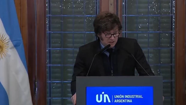 Milei anunció en la UIA la eliminación del Impuesto País en diciembre