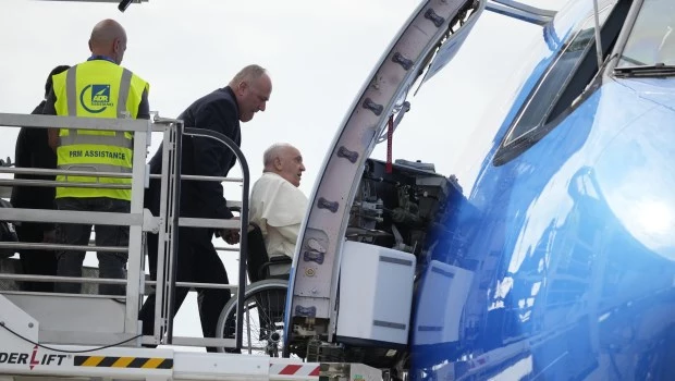 El Papa lamentó el brutal ataque terrorista en Burkina Faso antes de viajar por Asia y Oceanía