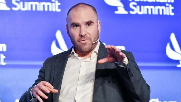 Guzmán advierte por los préstamos del FMI