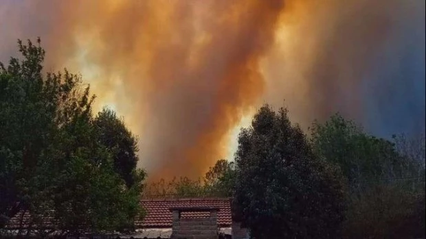 Incendios en Calamuchita: evacuaron un barrio privado por el avance del fuego