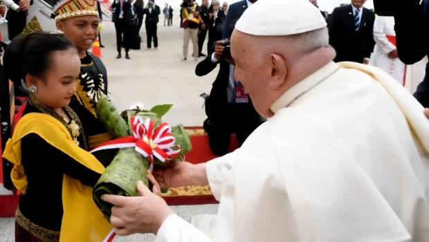 El Papa Francisco llegó a Yakarta para iniciar su gira por Asia y Oceanía