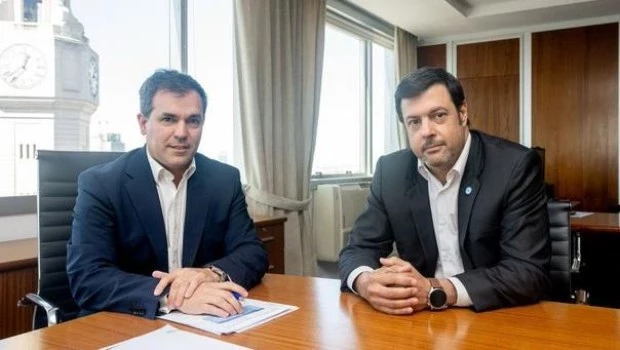 Juan Martín Ozores y el secretario de Innovación, Ciencia y Tecnología, Darío Genual, ambos instruidos por el jefe de Gabinete, Guillermo Francos.