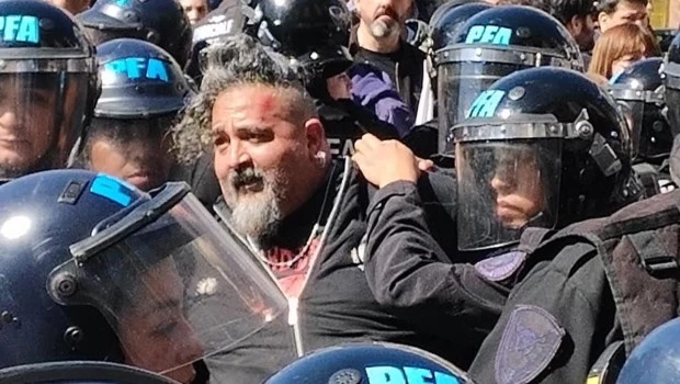 La Policía reprimió una marcha de trabajadores judiciales y la CGT responsabilizó a Bullrich