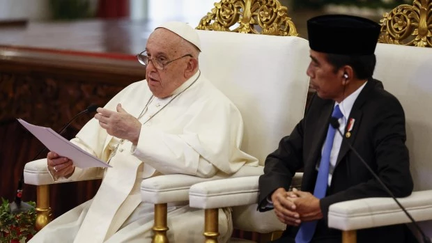 El Papa insta a Indonesia a cumplir su promesa de armonía interreligiosa y a combatir el extremismo