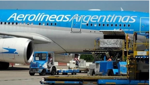 Pilotos y aeronavegantes anuncian medidas de fuerza para el próximo viernes