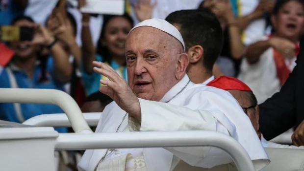 El Papa se despide de Indonesia con un baño de masas y relanzando el diálogo con el islam 